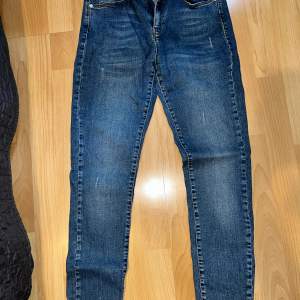 Jeans från IVY i storlek 26 och rak form. 