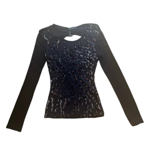 vintage y2k cheetah leopard cutout top  - Så snygg topp!!! köpt i frankrike. Passar en XS Eller S bäst. Några lösa trådar på baksidan men inte så märkvärdigt. Köparen står för frakt. ☺️