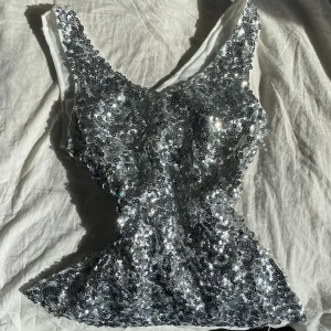 Paljettopp!💓🪩 - Sälher denna superfina silvriga glittertopp! Fint skick! S-M
