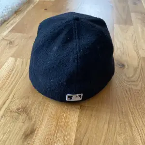 NEW ERA FITTED! nypris: 500 