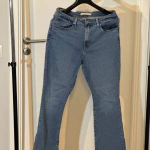 Boot cut jeans, size : 31