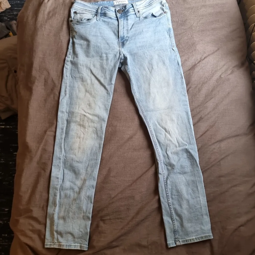 Det är Stock and Hank jeans som är i bra skick och som har inte använts mycket. Nu är de för små och passar mig inte längre och vill sälja dem. . Jeans & Byxor.