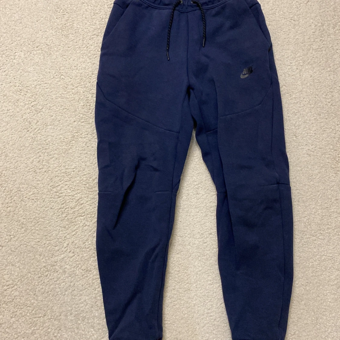Nike tech byxor mörk blå 