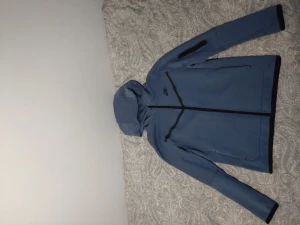 Nike tech fleece  - Jag säljer min Nike tech fleece.  Nypris ca 1000.  Storlek 158-170 cm 