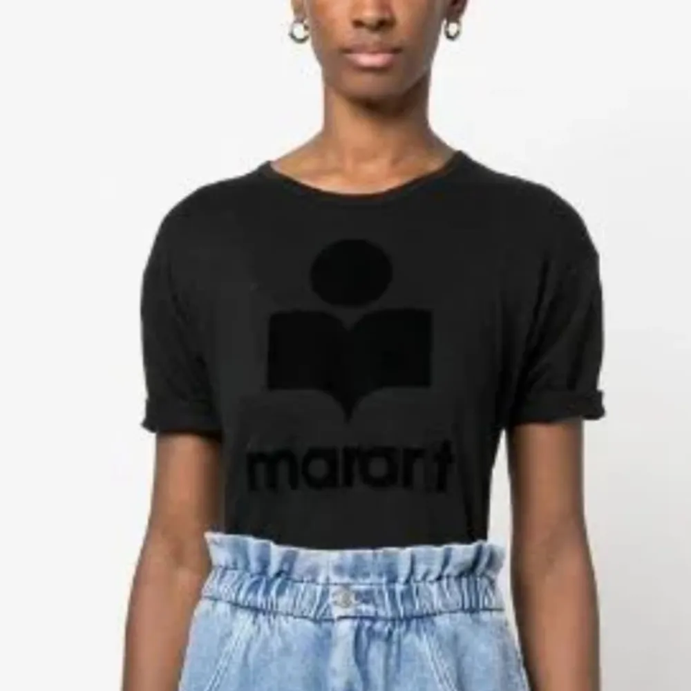 Säljer denna Isabel marant étoile tröjan i super skick🥰 knappt använd! I stl L, så kan användas som lite oversize💌 . T-shirts.
