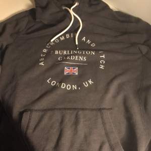 Säljer min abricombe fitch hoodie pga kom aldrig till användning!