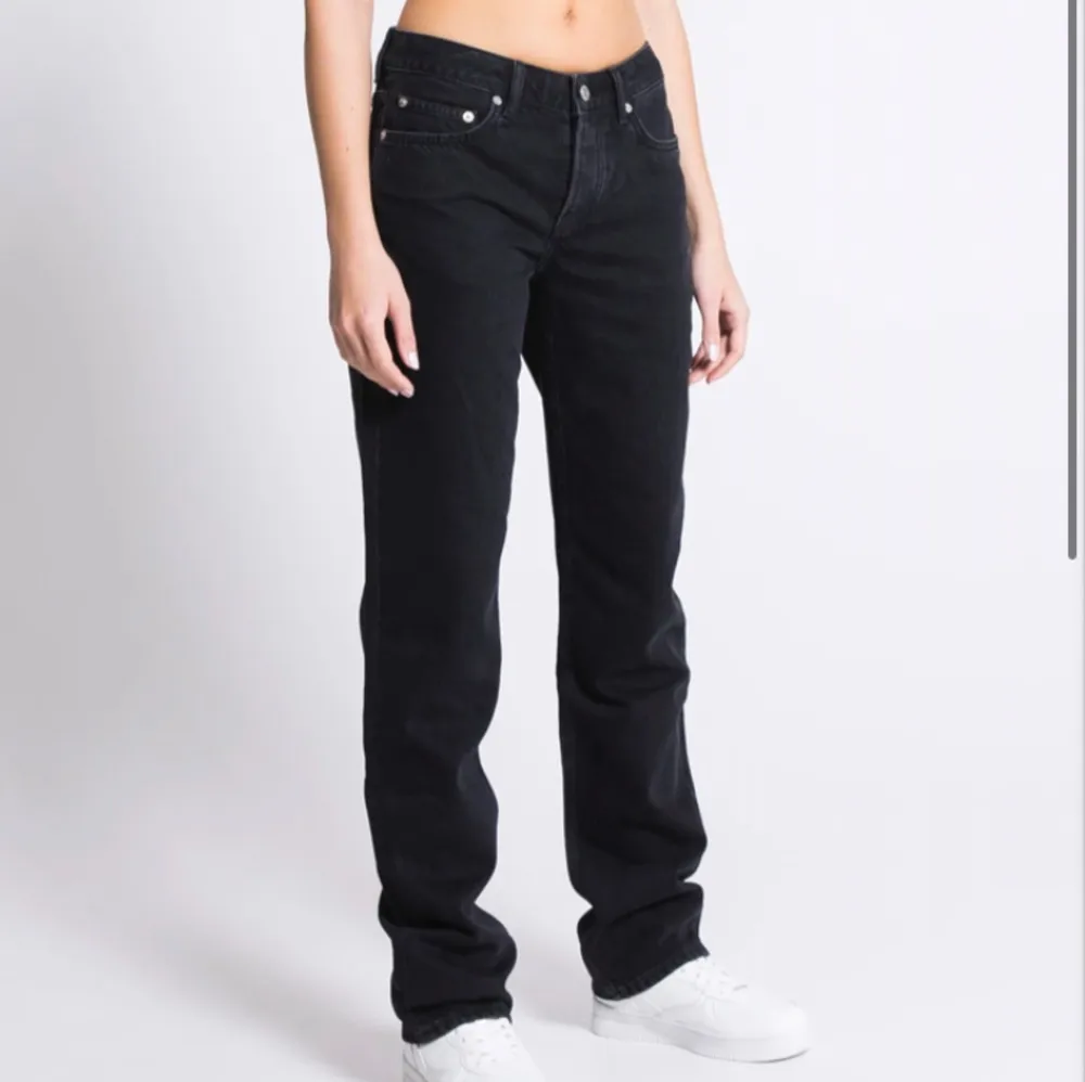 Säljer ett par super fina svarta jeans från lager 157 i super fint skick!💕   Inga defekter!. Jeans & Byxor.