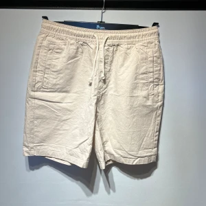 Shorts - Beiga shorts från lager 157 i storlek small. Helt oanvända, endast testade.