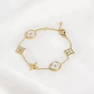 Armband, platerad i 18k - Pris kan diskuteras vid snabb affär! Armband platerad i 18k guld, helt oöppnad förpackning💖