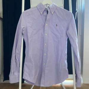 Ralph Lauren skjorta  - Tja säljer nu min oanvända Ralph Lauren skjorta perfekt nu till våren. Pm frågor. ⚡️