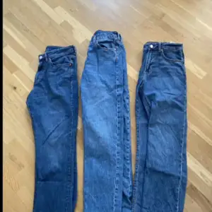 Blå jeans storlek 30/32 på alla 