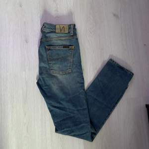 Nudie jeans. Lean Dean W29 L30 dem är i toppskick använda en gång. Inge slitage eller defekter passar till dig som gillar Slim fit. Skriv i dm!💪🏻💪🏻