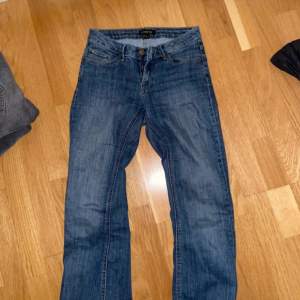 Lågmidjade bootcut jeans från Lindex i storlek xs super bra skick