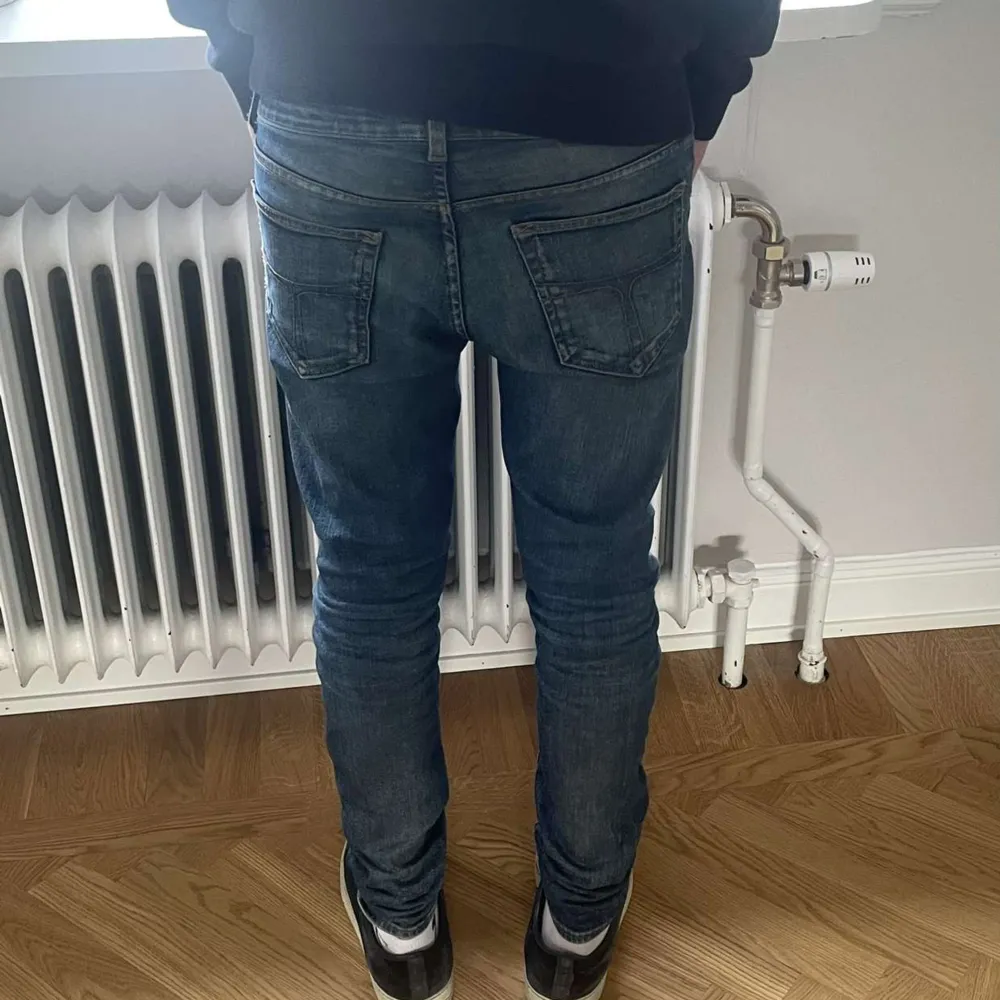 Säljer dessa snygga tiger of Sweden jeans. Storlek: W: 28 L:32 | Nypris: 1700kr | Vårt Pris: 399kr | Skick: 10/10 | Hör av dig vid några funderingar! Mvh. Jeans & Byxor.