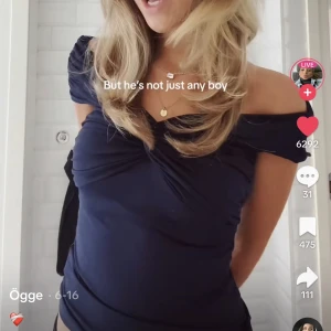 Snygg topp - Jätte fin topp från hm aldrig använd💞💞perfekt till sommaren