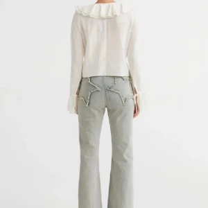 Jeans med stjärnor - Bra skick, köpta här på Plick💗