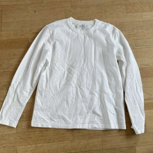 Vit långärmad tröja - Gott skick inga defekter, inga konstigheter😇