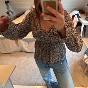 Blus - Blus från mango! Sparsamt använd💜