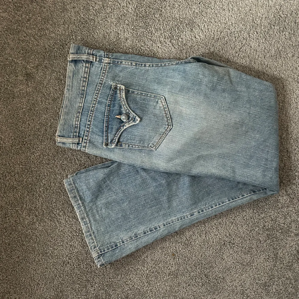 Köpt second hand! Jätte unika. . Jeans & Byxor.