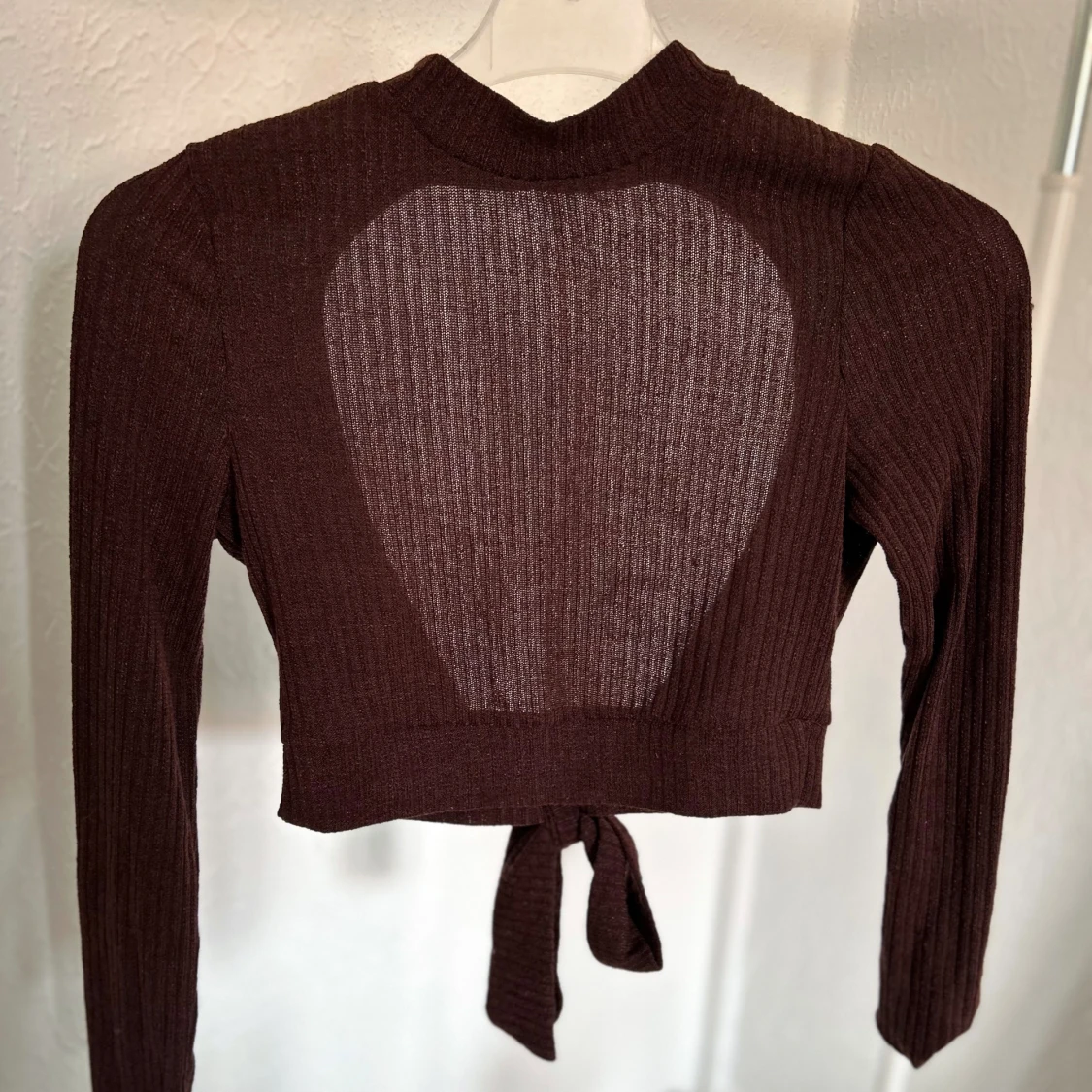 Brun crop top med öppen rygg