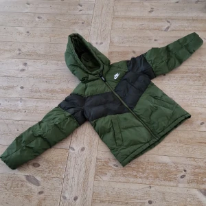 Dunjacka  - Väldigt fint skick, mycket sparsamt använd. 