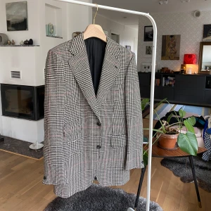 Oversized kavaj - Snygg vintage oversized kavaj, köpt second hand. Står ej storlek men väldigt stor på mig som har S annars. I ull, gjord i Sverige.