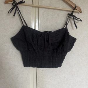 Croppad top - Söt croppad topp från twist & tango, nypris 299