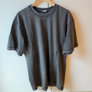 Gymshark OVERSIZE TEE - Oversized fit tshirt från gymsharks nya kollektion 2024. Oanvänd. 