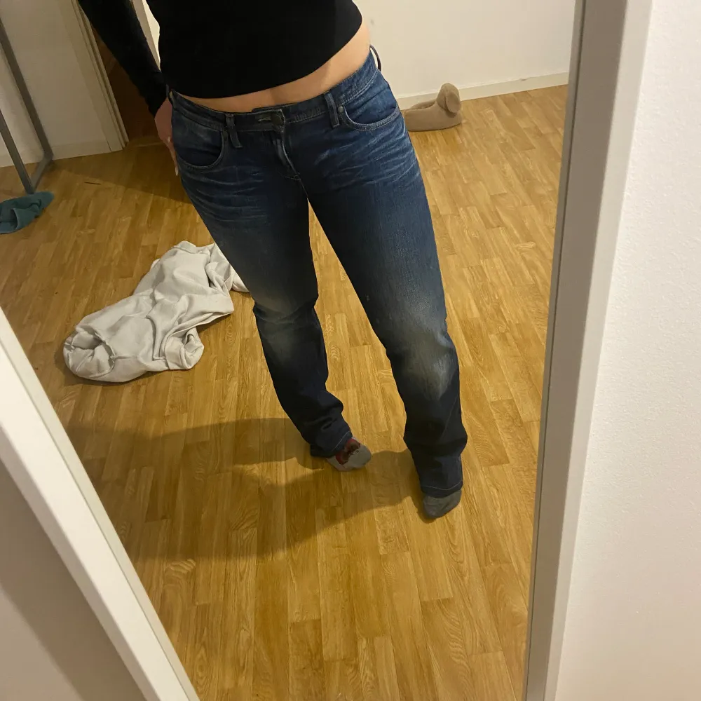 jättesnygga mörkblåa jeans W30L32, kolla gärna in mina andra annonser🥰. Jeans & Byxor.