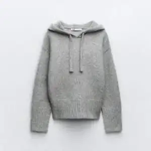 Säljer min gråa stickade hoodie från zara pga att jag inte använder den längre! Jätte fin😇 pris kan diskuteras 🙌