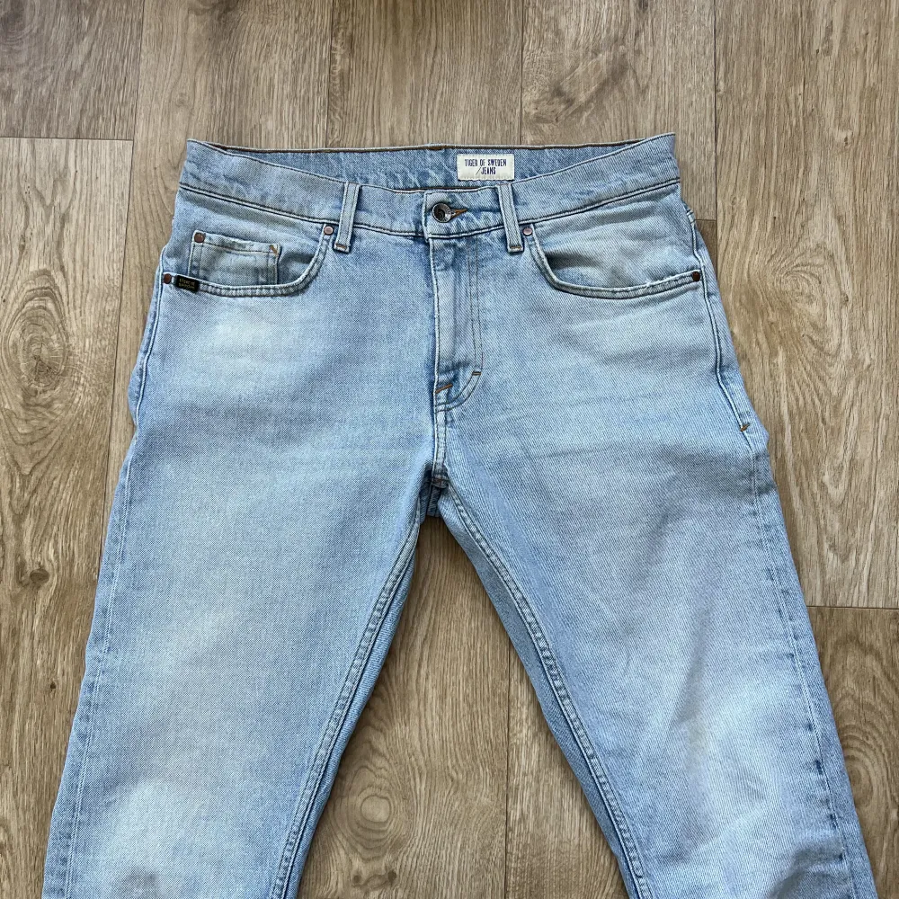 Ett par Tiger Of Sweden jeans i modellen pistolero! Bra skick i en väldigt snygg färg! Hör gärna av dig vid frågor!🤩. Jeans & Byxor.