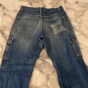 Only jeans 💙 - Snygga baggy jeans från only med fickor på sidorna, fint skick, storlek 33! 💙 Skriv vid frågor osv! 