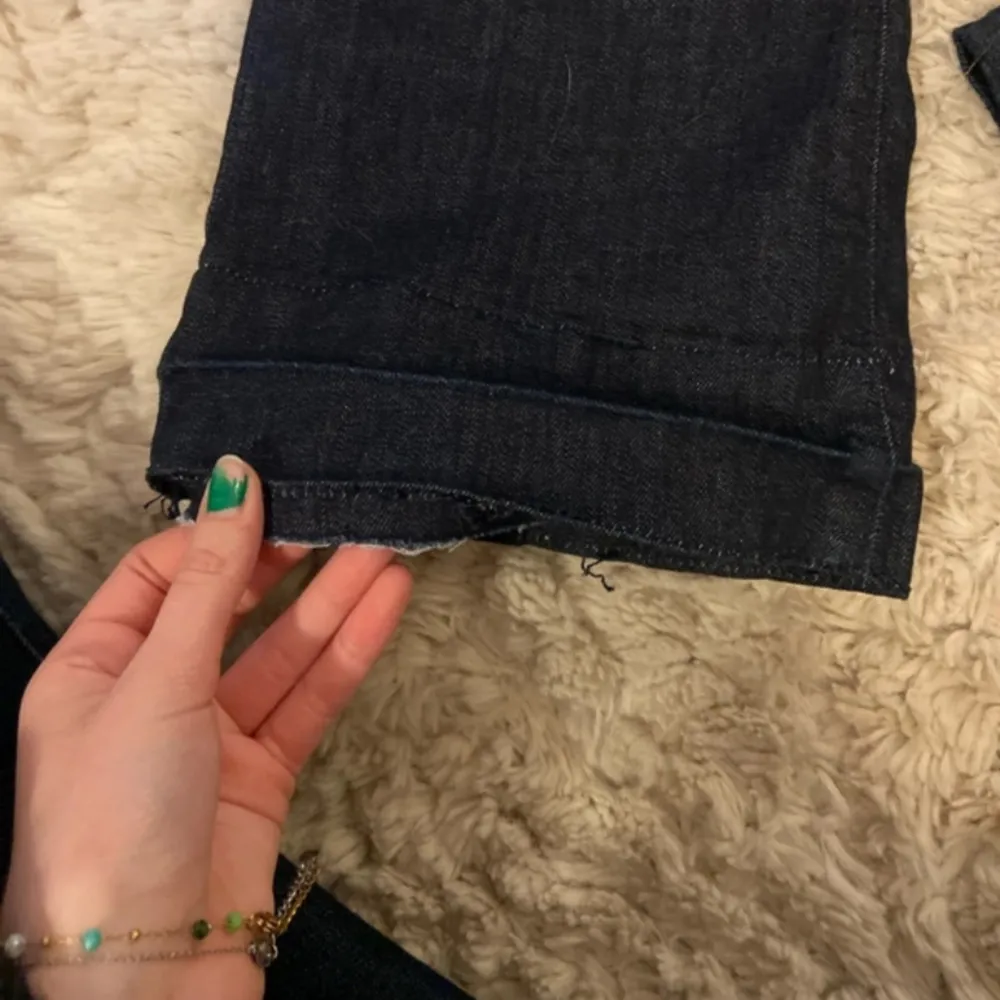 Lågmidjade ltb jeans! Helt nya med alla prislappar kvar, dock uppsprättade längst ner (jättelätt att sy upp igen om man vill!!). Storlek 25/30 och nypris är 859kr!. Jeans & Byxor.