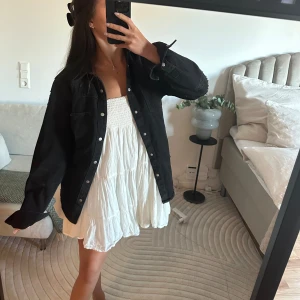 Jeansjacka  - Jeans jacka oversized från zara, nyskick🥰