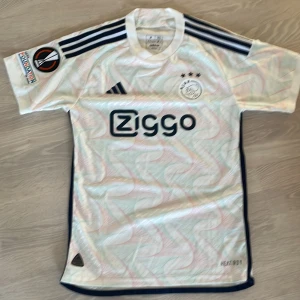 Ajax tröja - Ajax tröja i storlek M väldigt bra skick och bara använd en gång