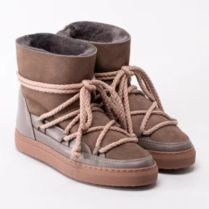 Inuiiki skor - Säljer mina bruna inuiiki som köptes i vintras men kom knappt till användning💕jätte fint skick  Kan även tänka mig att byta till ett par svarta