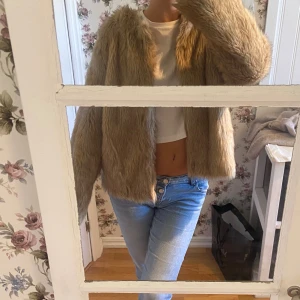 Pälsjacka - Fin till hösten, nästan aldrig använd