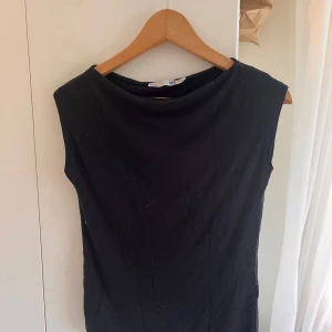 Tröja  - Renat ut min garderob och säljer bland annat denna fina topp ifrån laget 157. Säljer även en passande långkjol, kan diskutera paketpris för båda. 