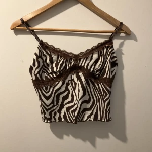 Snyggt linne - Fint linne utan lapp men den passar mig som är xs- s