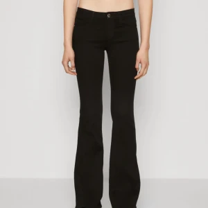 Low waist jeans - Säljer jätte fina low waist only jeans som är helt slutsålda då de inte passar. Nästan aldrig använda. Nypris 479 kr. Skriv privat innan du köper eller om du har några frågor💞