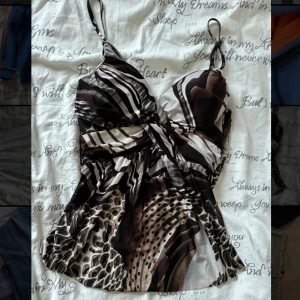 Festtopp - Jättefin topp i bra skick😇💘Med vaddering!