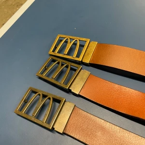 Mcdonalds bälten - Säljer tre donken bälten som jag fick från tiden jag jobbade där. Säljer de för 250kr styck🌟 Alla tre har mått 120cm med olika hål dock! OBS, endast 2 kvar🙏🏽