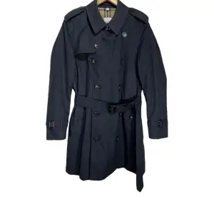 Burberry trenchcoat 48it mörkblå kort modell