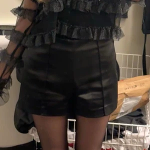 SATIN SHORTS - så himla fina satin shorts❣️ i mycket bra skick!