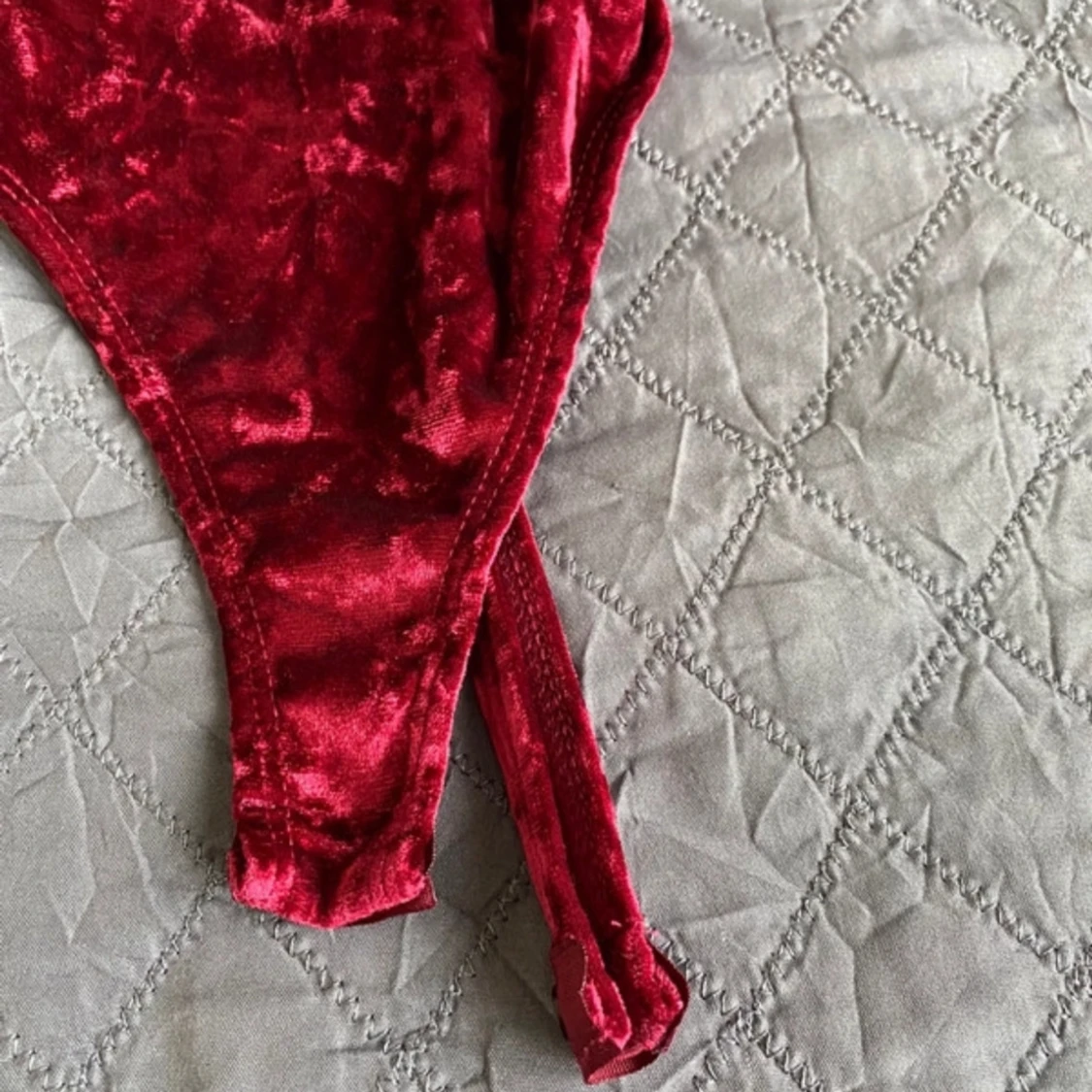 Röd sammetstopp - 92