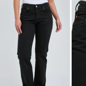 Low waist jeans  - Dom nästintill slutsålda jeansen i alla färger  Sitter som en smäck men tyvär blivit för små har varit mina favoriter länge Har i många färger  