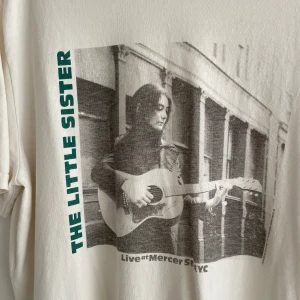 graphic tee  - graphic tee från brandy melville. använd ca 1 gång!