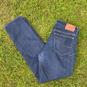 Lee Rider jeans - Säljer dessa skit snygga Lee jeans👍 skick 10/10 storlek 32/30 kolla in kontot för andra deals 💯💯