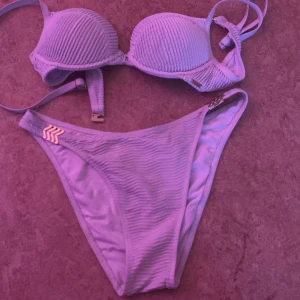 Bikini - Assnygg vit bikini köptes från new yorker men aldrig använd💓