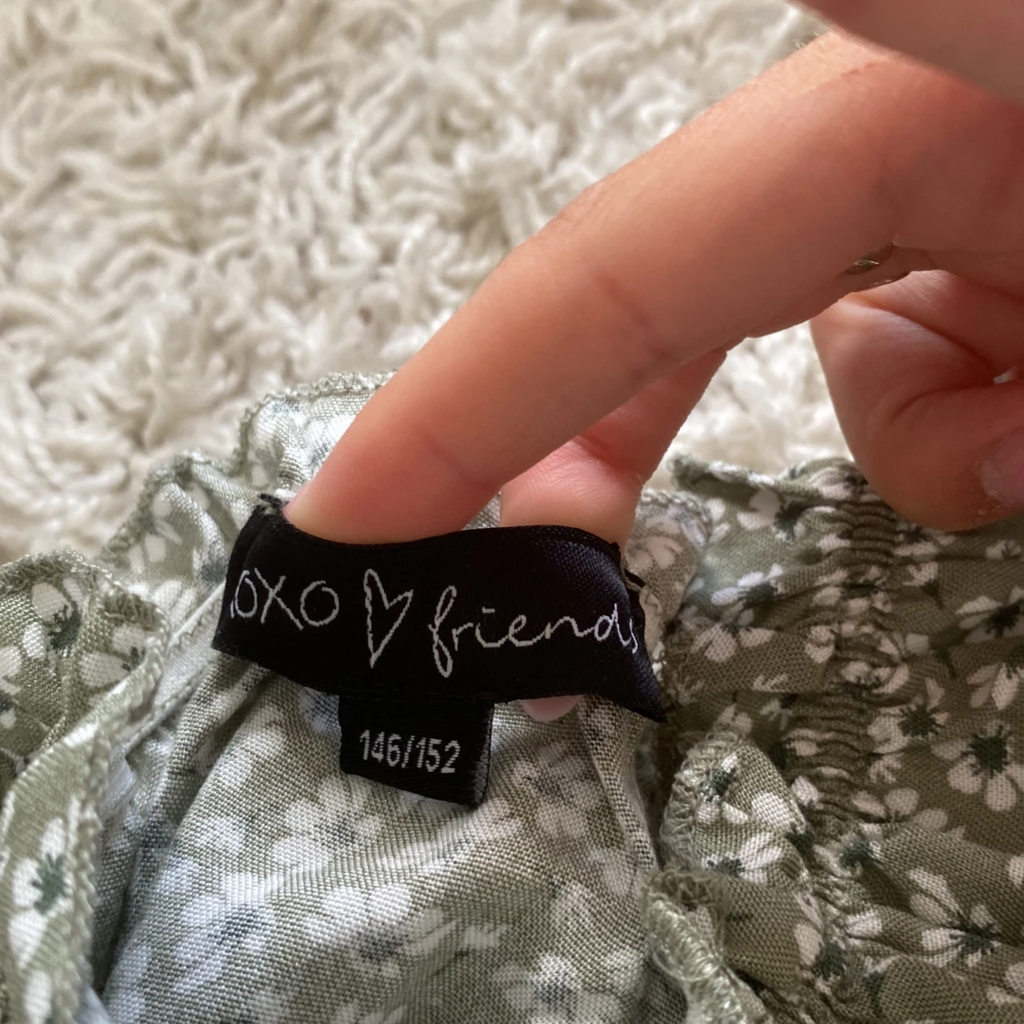 Grön blommig blus. - 91